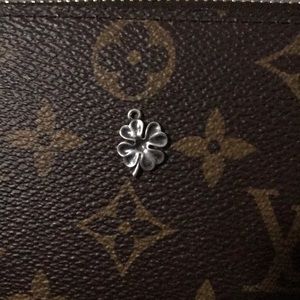 4 leaf lucky🍀 charm